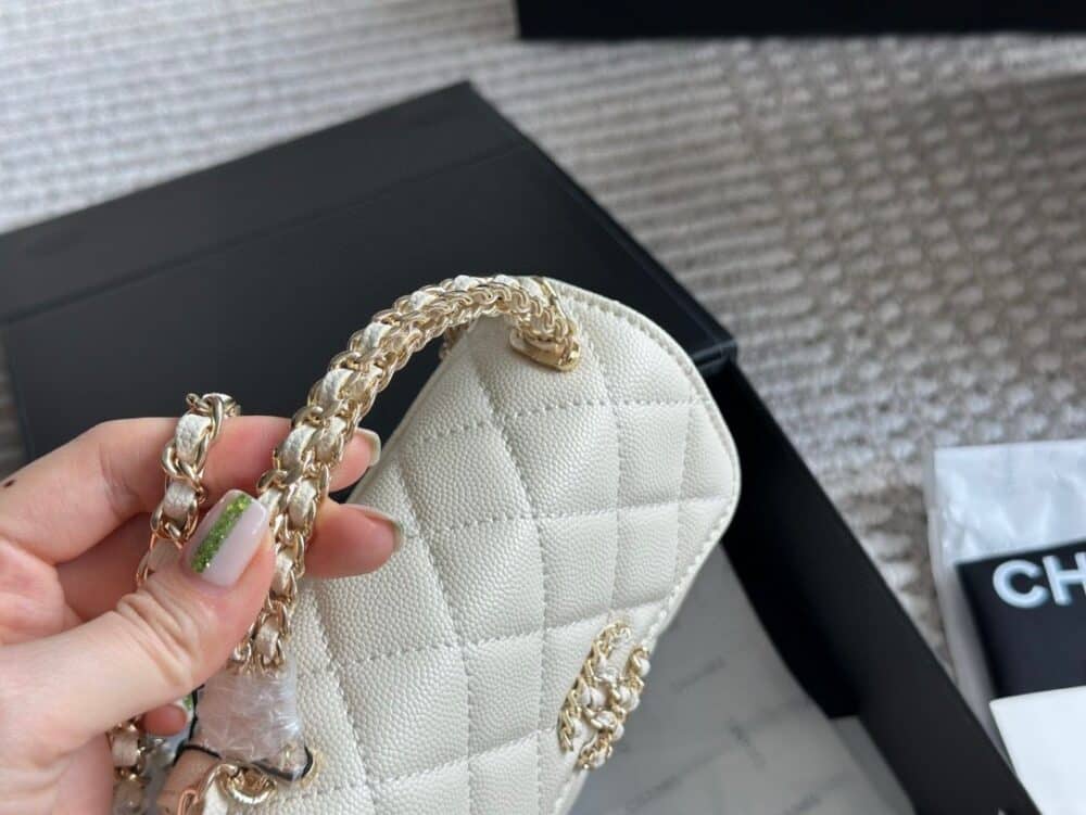 CHANEL CLUTCH BAG WITH CHAIN IN WHITE 15CM AP3237 B10307 10601 - Image 3