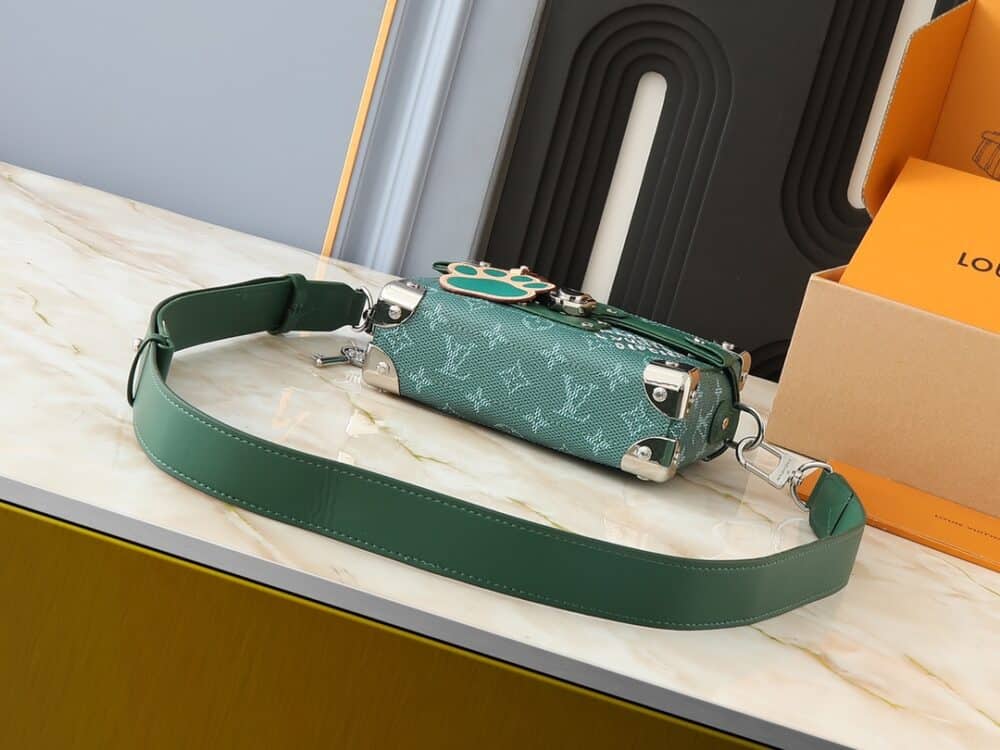 LOUIS VUITTON SOUL TRUNK BAG GREEN 19CM M12686 - Image 5