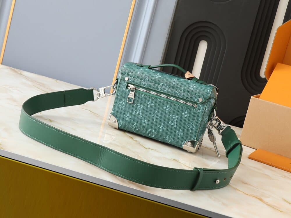 LOUIS VUITTON SOUL TRUNK BAG GREEN 19CM M12686 - Image 4