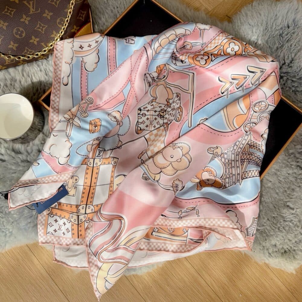 LOUIS VUITTON VIVIENNE 90 SPEEDY SQUARE SILK SCARF LIGHT PINK 90CM M79155 - Image 4