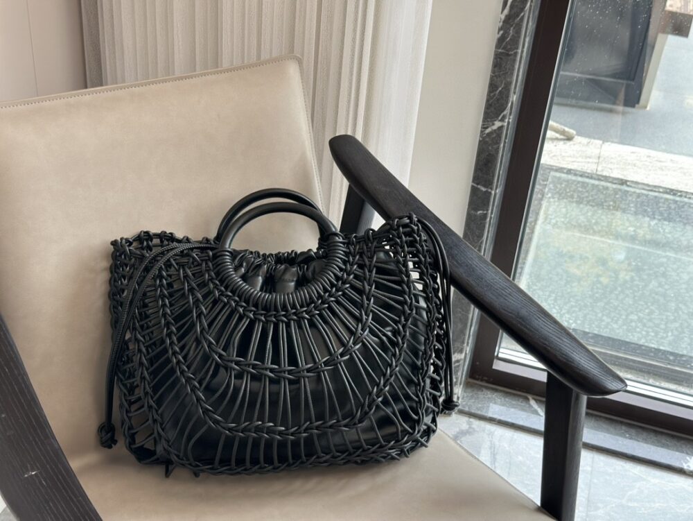 VALENTINO GARAVANI ALLKNOTS WOVEN TOTE BAG BLACK 38CM - Image 6