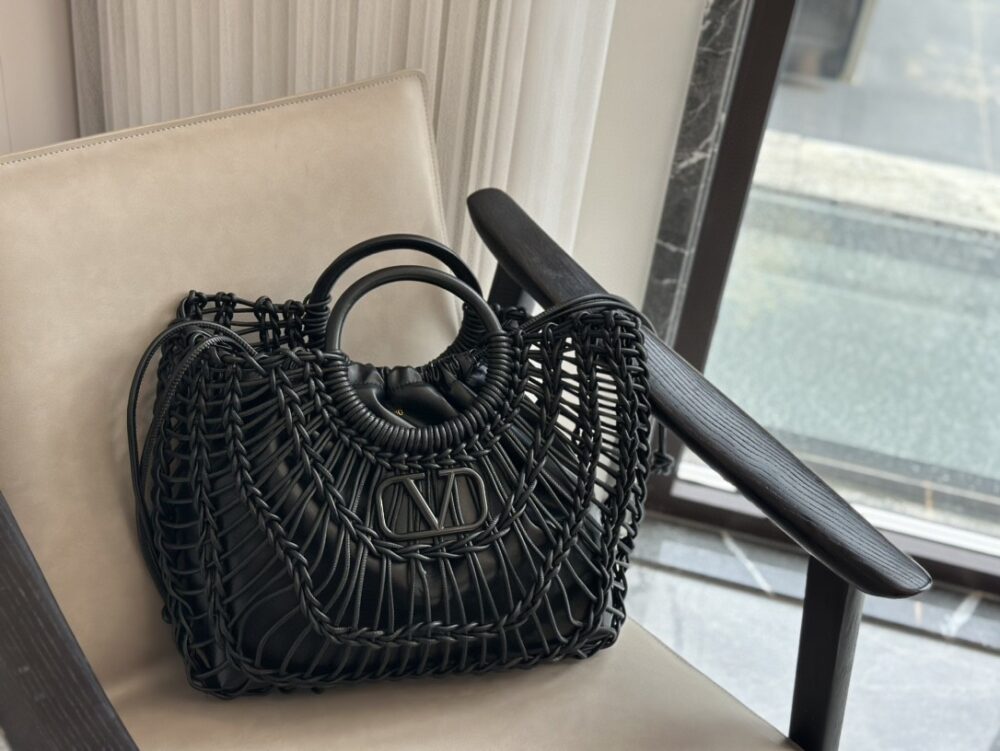 VALENTINO GARAVANI ALLKNOTS WOVEN TOTE BAG BLACK 38CM - Image 5