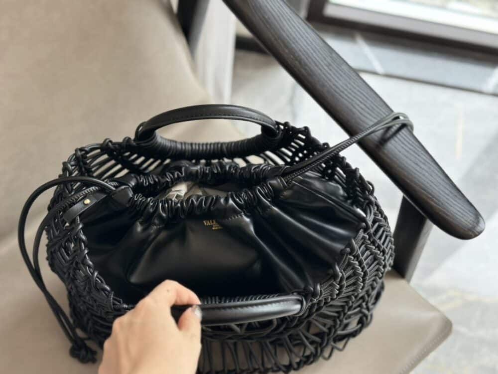 VALENTINO GARAVANI ALLKNOTS WOVEN TOTE BAG BLACK 38CM - Image 3