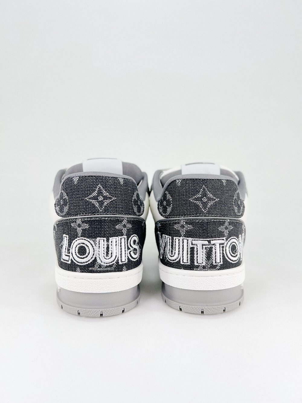 LOUIS VUITTON LV TRAINER SNEAKERS GREY 1ADF0U - Image 4