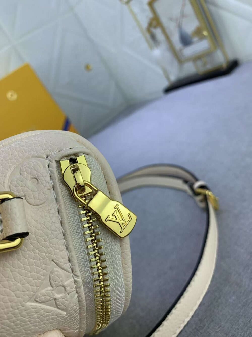 LOUIS VUITTON MINI BUMBAG MONOGRAM CREAM 18CM - Image 5