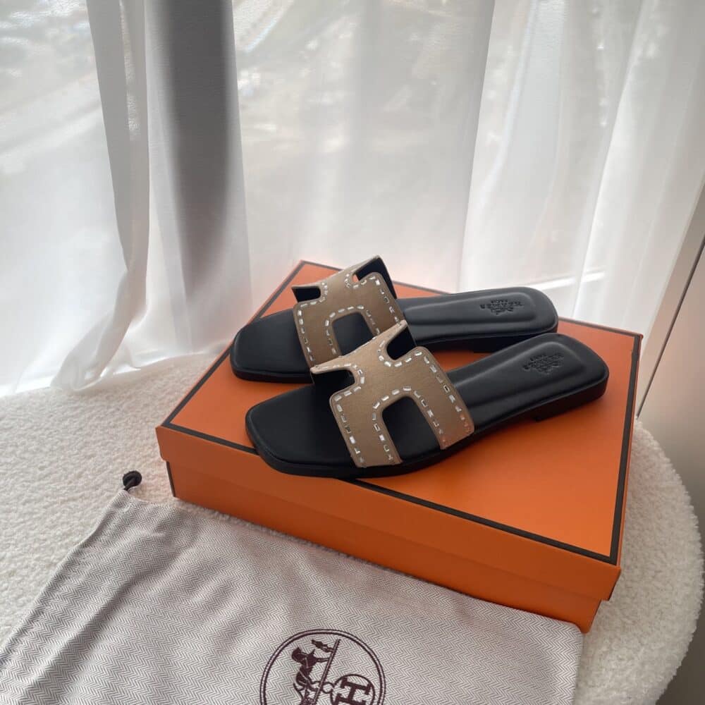 HERMES ORAN SANDAL BROWN AND BLACK - Image 2