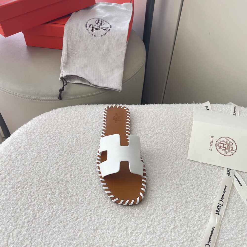 HERMÈS ORAN SANDALS STITCHING IN BROWN AND WHITE - Image 4